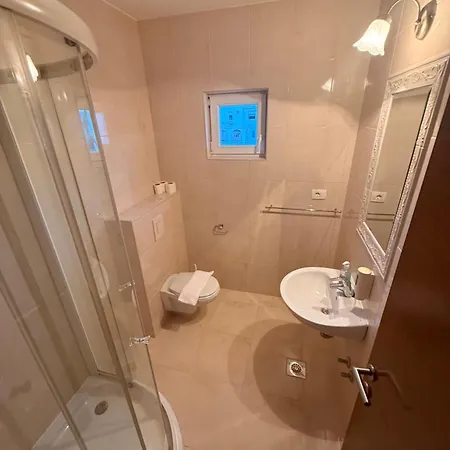 Отель Bluetwo 3*