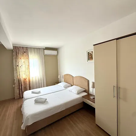 Отель Bluetwo 3*